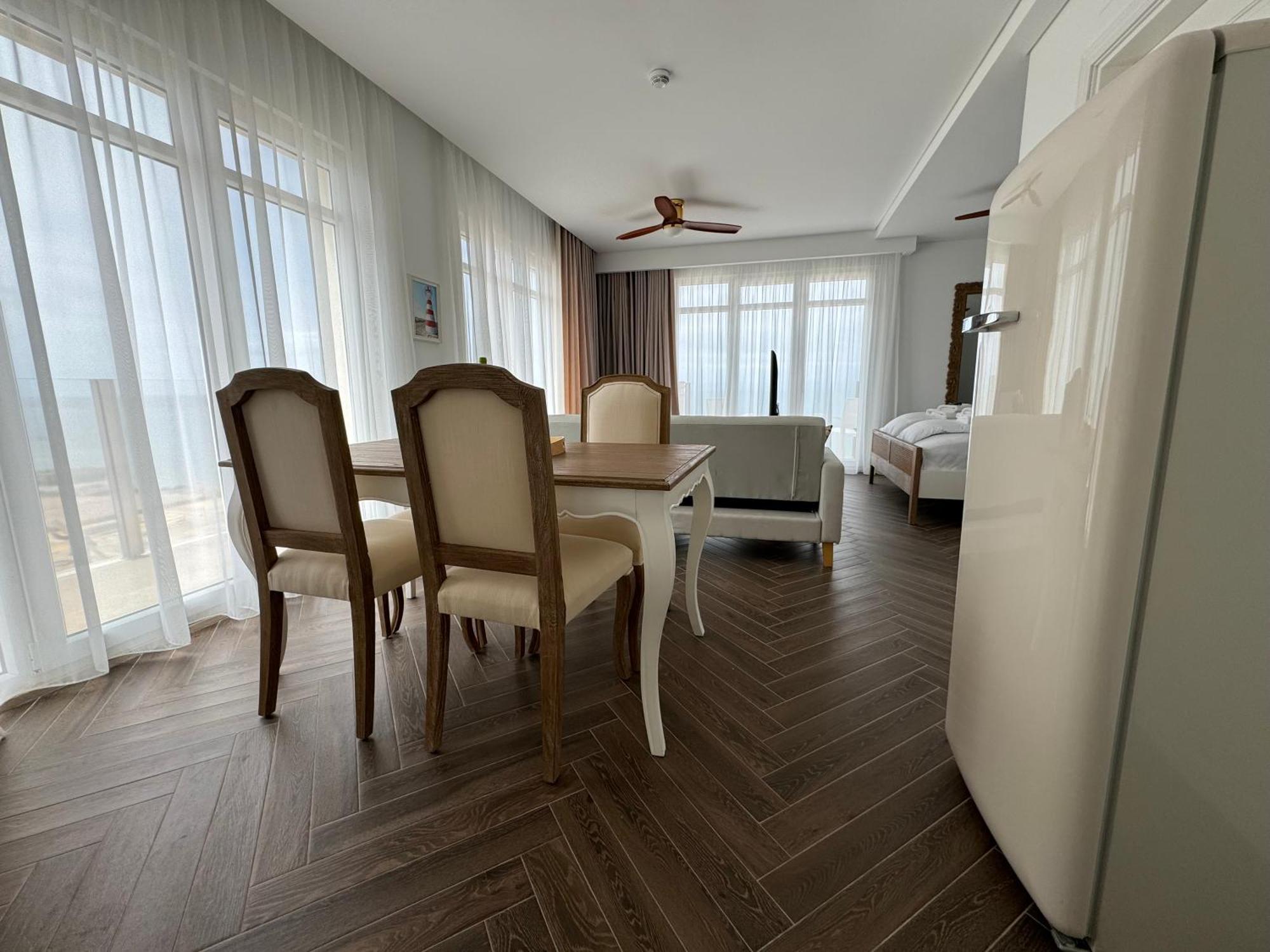 Ocean View Apartments Lourinha  Bagian luar foto