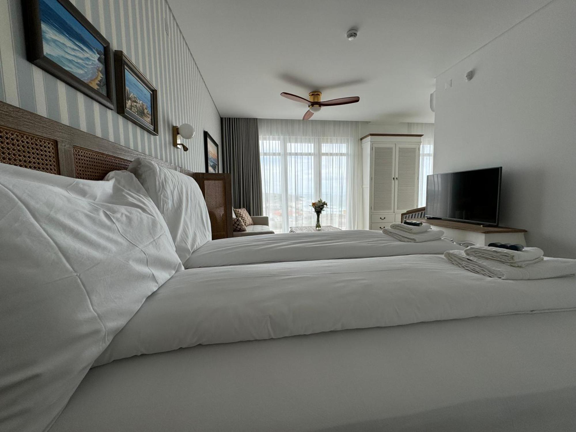 Ocean View Apartments Lourinha  Bagian luar foto