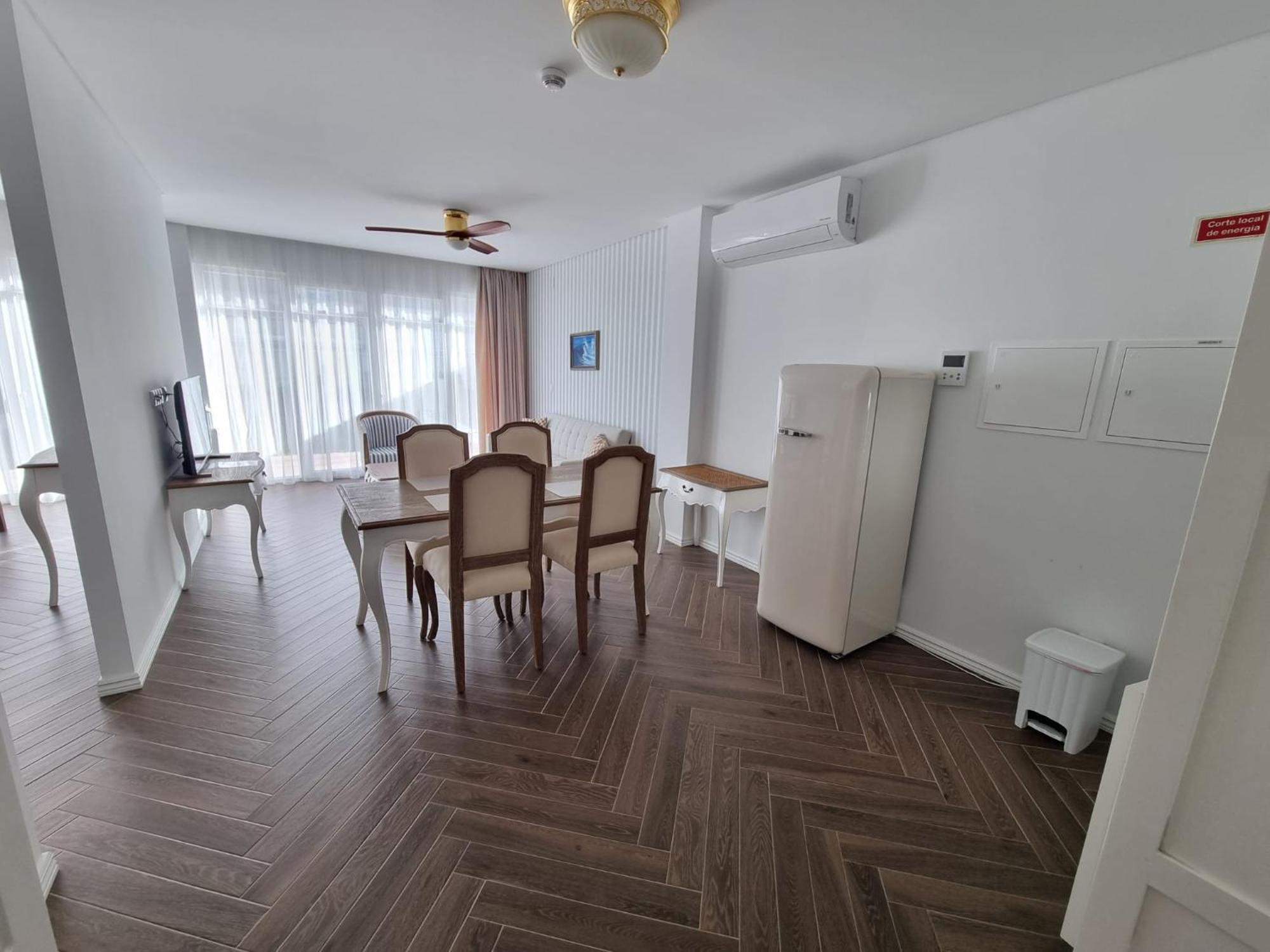 Ocean View Apartments Lourinha  Bagian luar foto