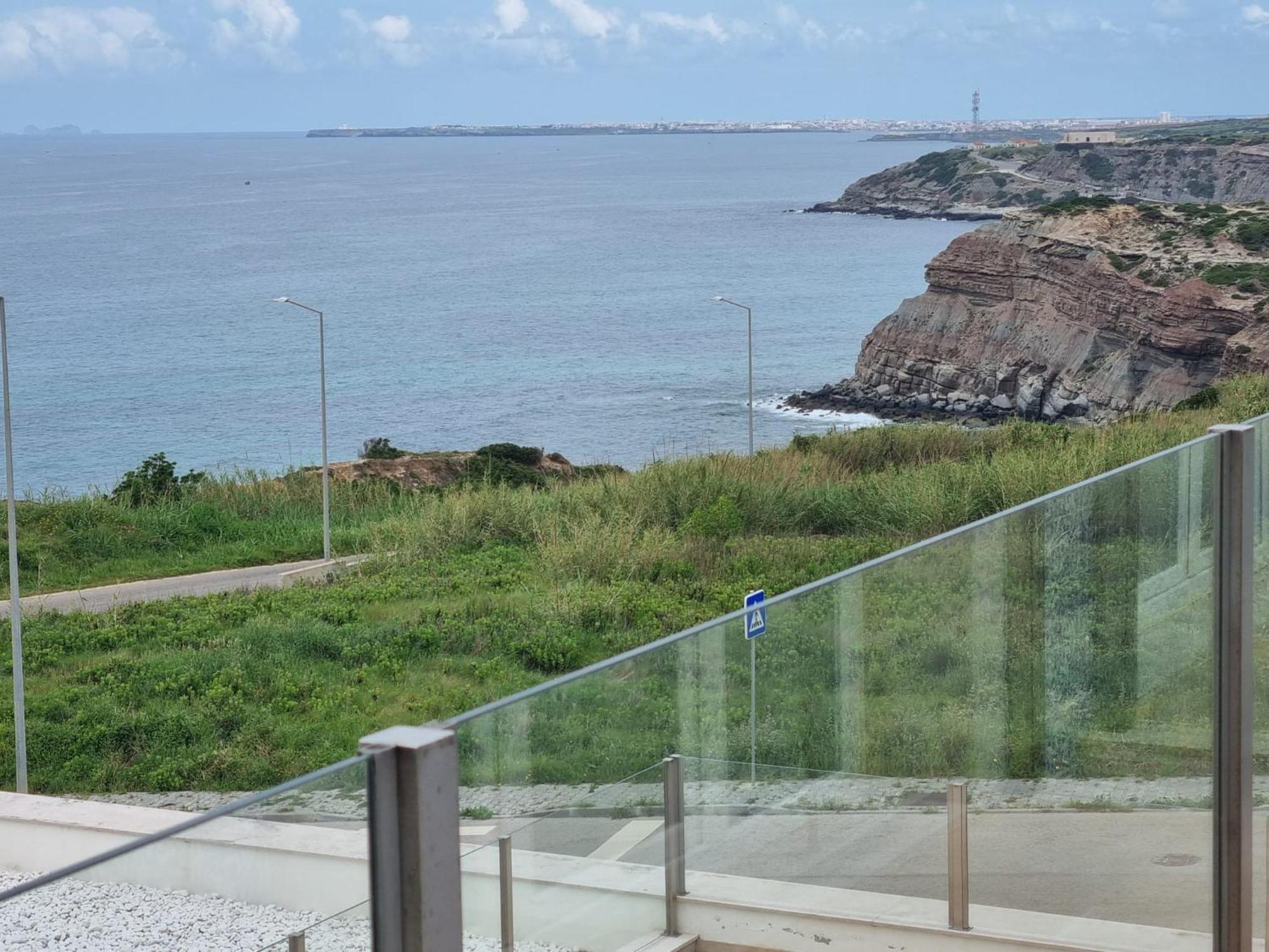 Ocean View Apartments Lourinha  Bagian luar foto