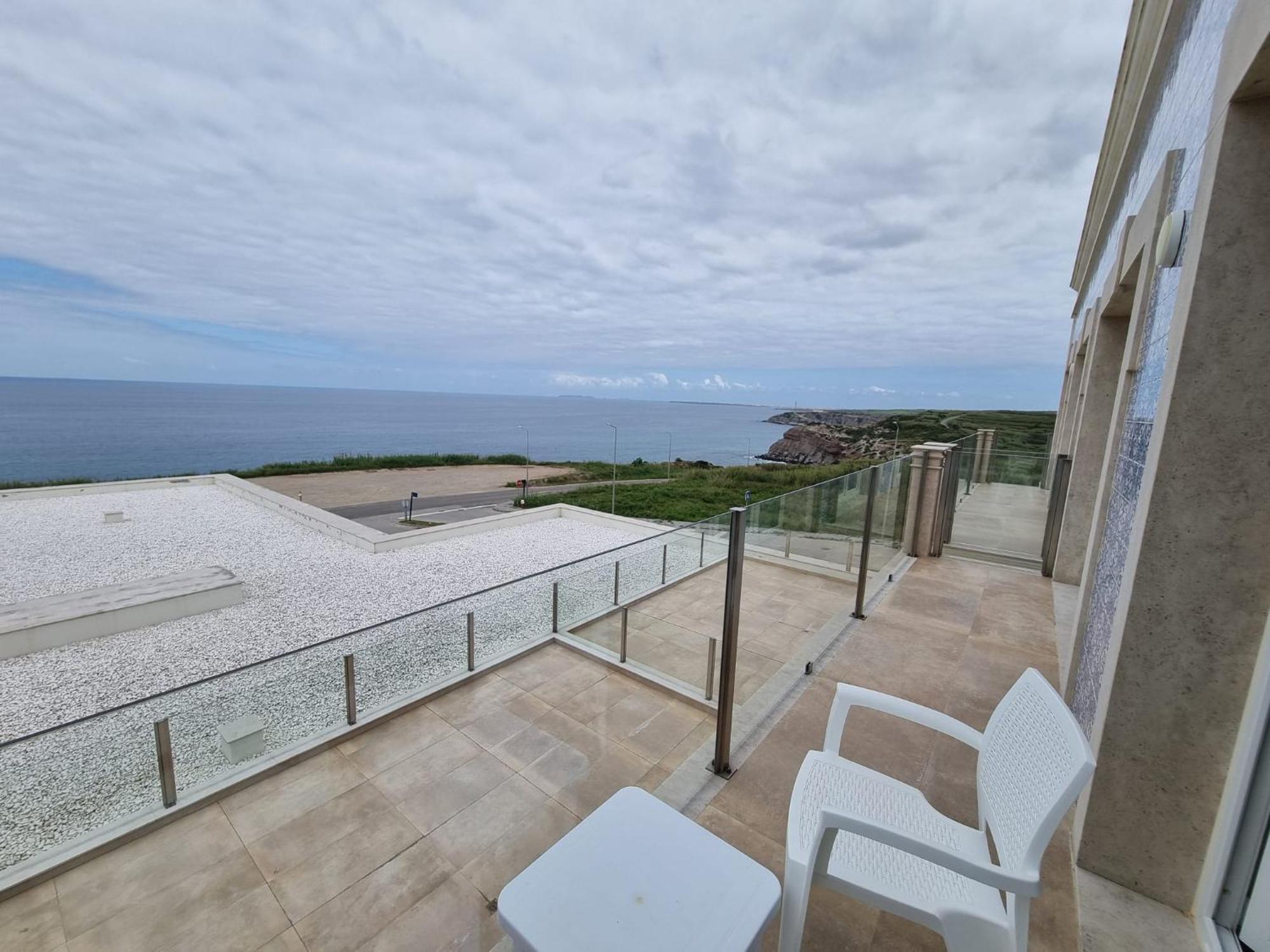 Ocean View Apartments Lourinha  Bagian luar foto